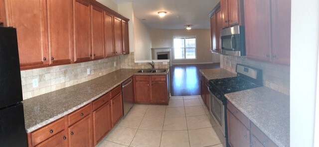 Foto del edificio - 179 Riverstone Commons Cir