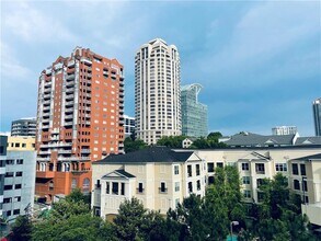 Building Photo - 3481 Lakeside Dr NE