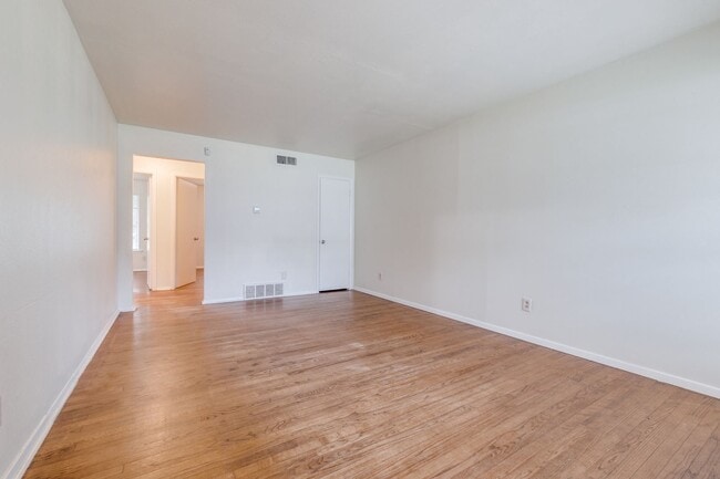 Building Photo - Dynamite Duplex with Backyard in Dallas!