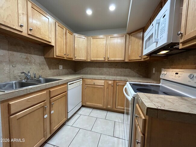 Foto del edificio - 12440 N 20th St