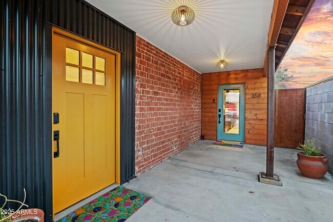 Foto del edificio - 358 E Whitton Ave