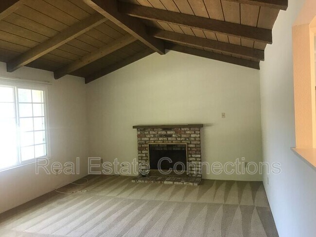 Building Photo - 968 Azure St