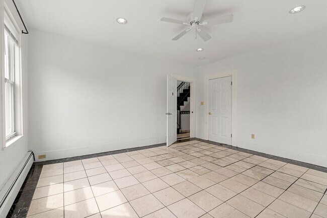 Foto del edificio - 571 Somerville Ave