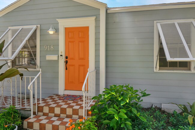Building Photo - 918 N Palmway