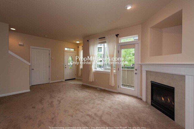 Foto del edificio - Gorgeous Two Bedroom Townhome In Gresham! ...