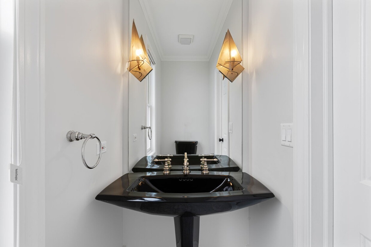 Photo - 2725 North Magnolia Avenue, Chicago, IL 60614 - 4 BR 3.5 BA detached house
