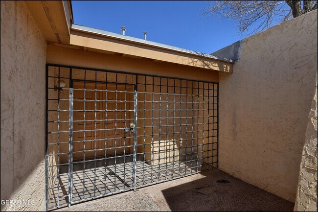 Building Photo - 10711 Ivanhoe Dr