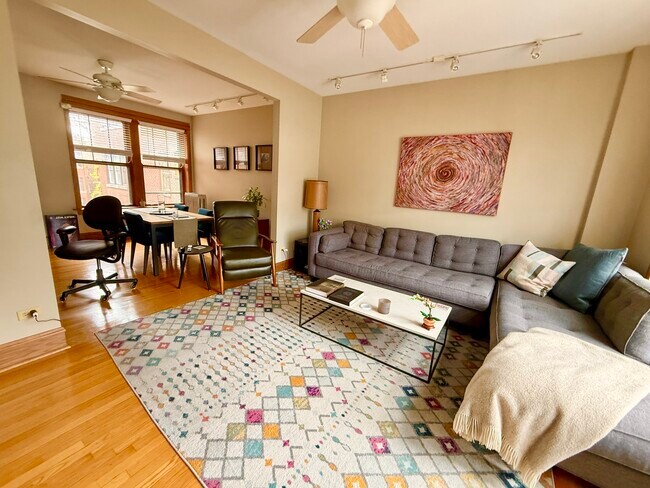 Foto del edificio - 1416 W Farragut Ave