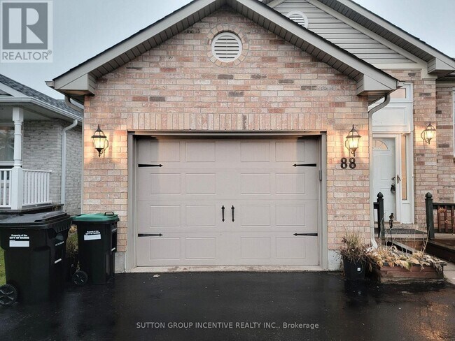 Building Photo - 88 Leggott Ave