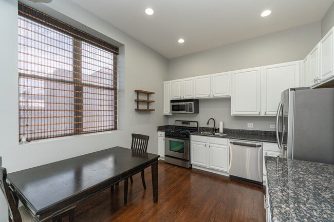 Foto del edificio - 1560 W Wabansia Ave