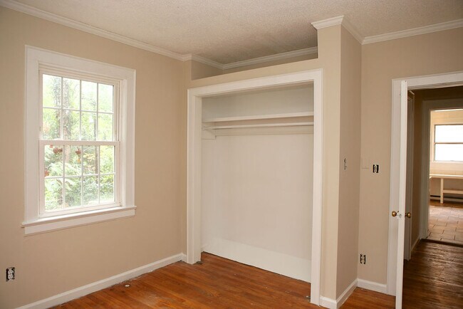 Foto del edificio - 1806 Walker Ave