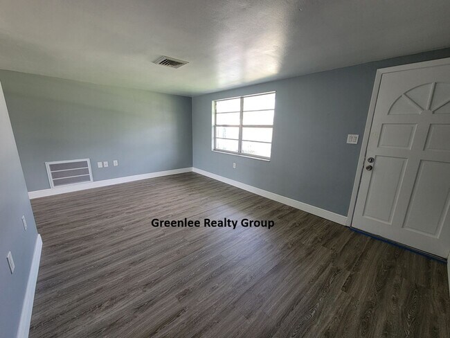 Foto del edificio - Updated 2 Bedroom/1 Bathroom Single Family...