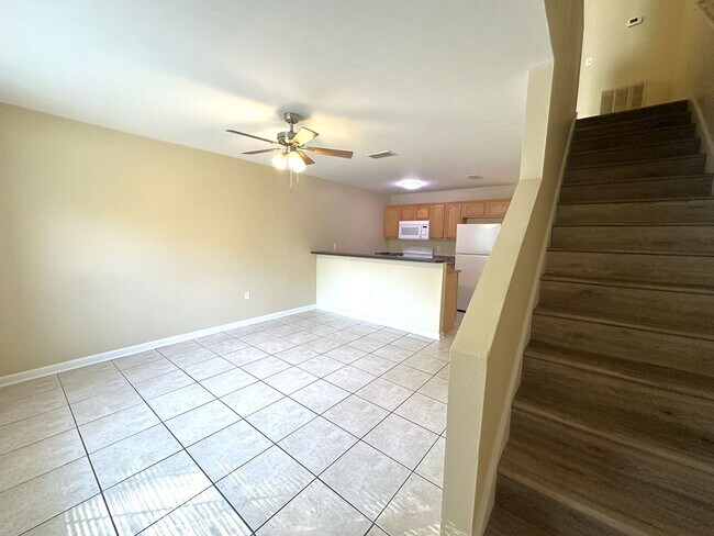 Foto del edificio - AWESOME 3/3 with No Carpet, Large Bedrooms, & More! $1300/month Avail Now!