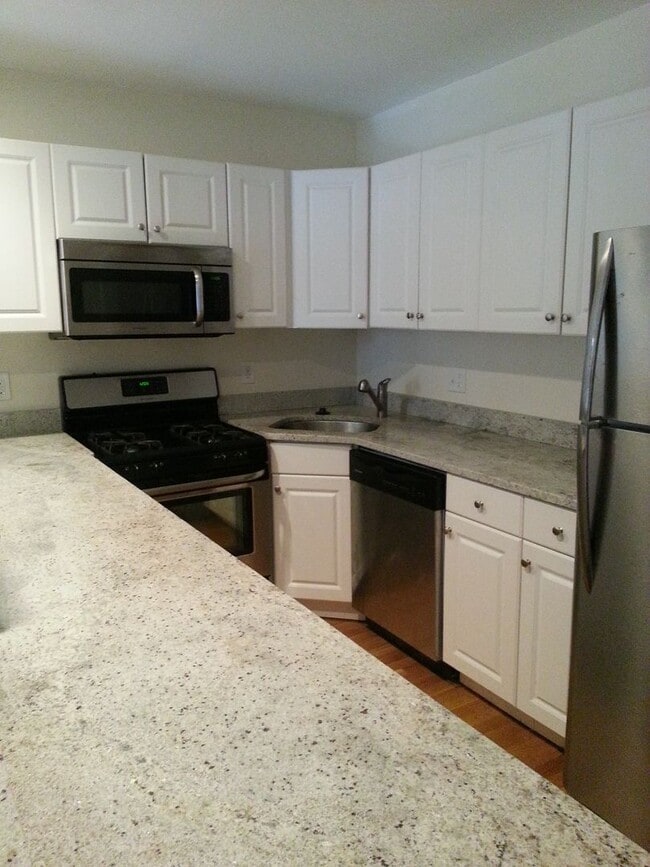 4 Bed / 2 Bath in Brookline | Heat & Hot Water Included | 9/1 - 4 Bed / 2 Bath in Brookline | Heat & Hot Water Included | 9/1 Apartment