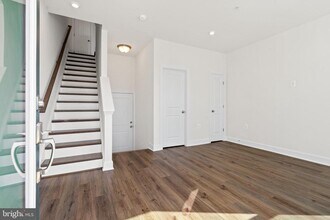 Building Photo - 596 Watermans Dr
