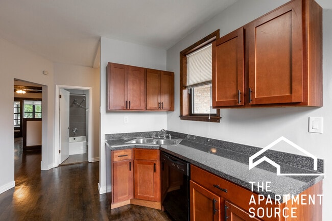 Foto del edificio - 3823 N Drake Ave