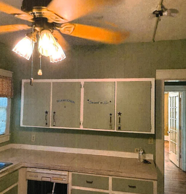 Kitchen - Riverview Apartments