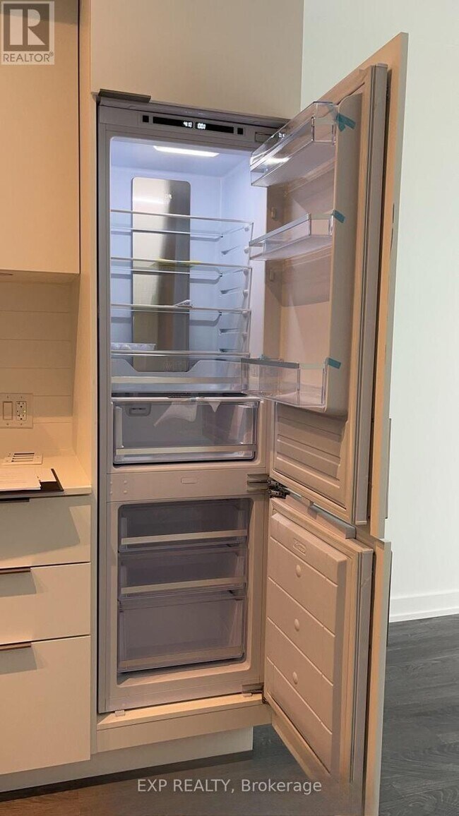 Photo du bâtiment - 8 Olympic Gdn Dr