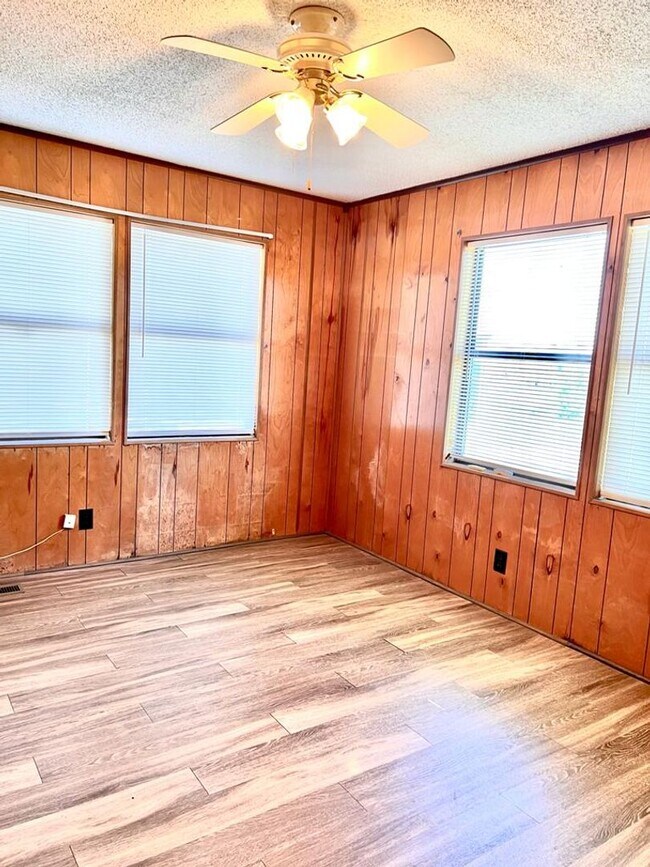 Building Photo - 4BD 2 BA House + Half[0.50] Acre Land!!