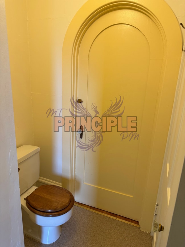 Building Photo - Charming Three-Bedroom Home with Garage and Yard