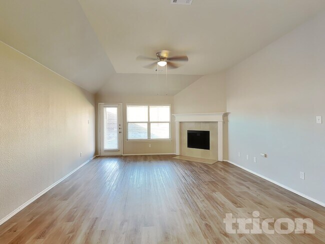 Foto del edificio - 936 Deer Valley Dr