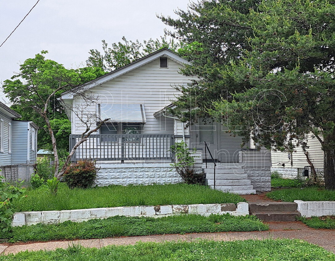 Primary Photo - 735 Iowa Ave