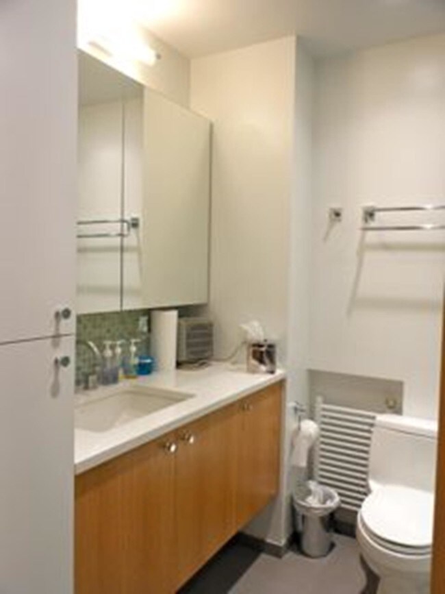 Foto del edificio - 133 E 3rd St