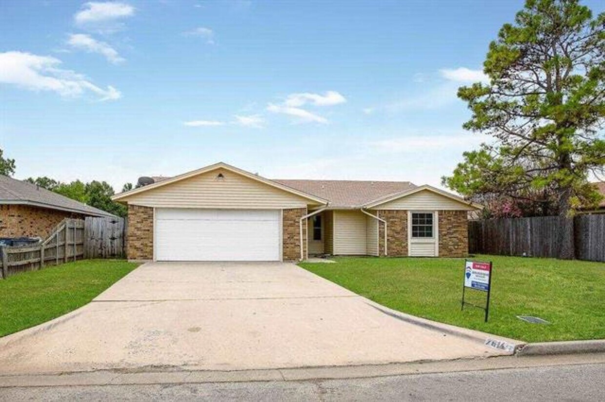 Primary Photo - 7614 NW Andrews