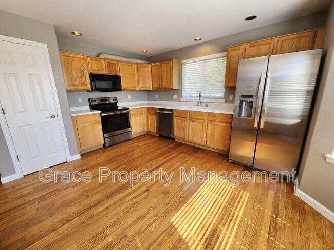 Building Photo - 553 Arbor Dr