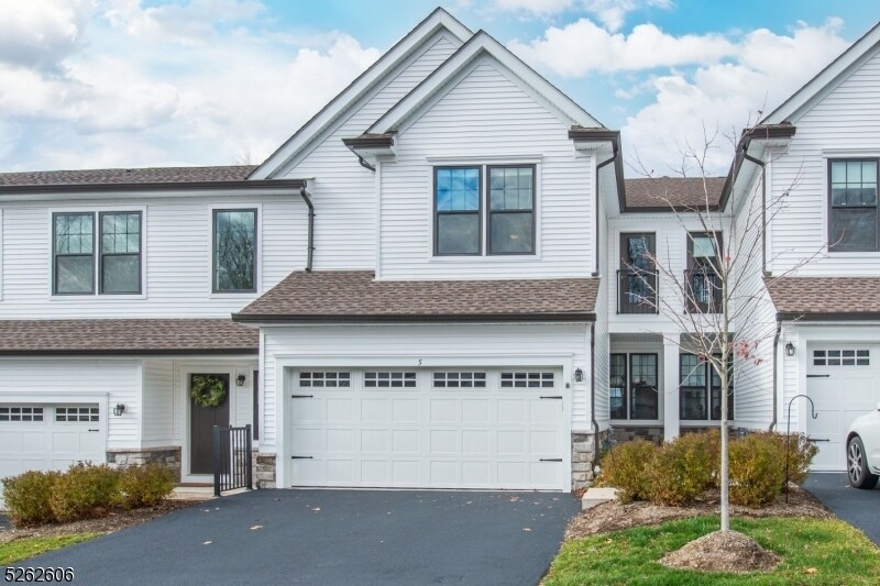 5 White Aster Ct, Hackettstown, NJ 07840 Townhome Rentals in