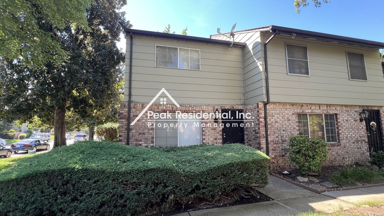 Foto del edificio - Spacious Rancho Cordova 2bd/1.5ba Townhouse