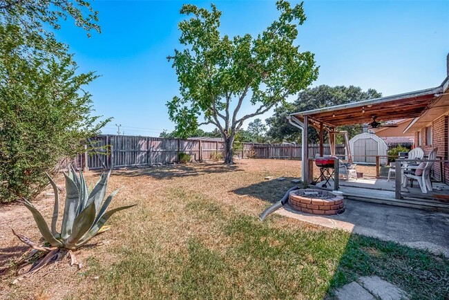 Building Photo - 615 Park Grove Dr