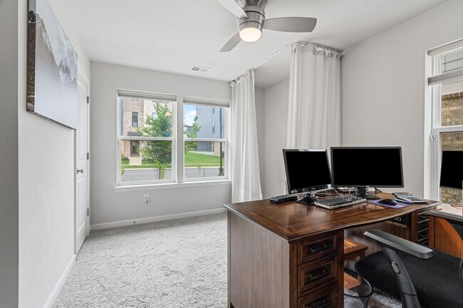 Foto del edificio - 423 Carroll Walk Ave