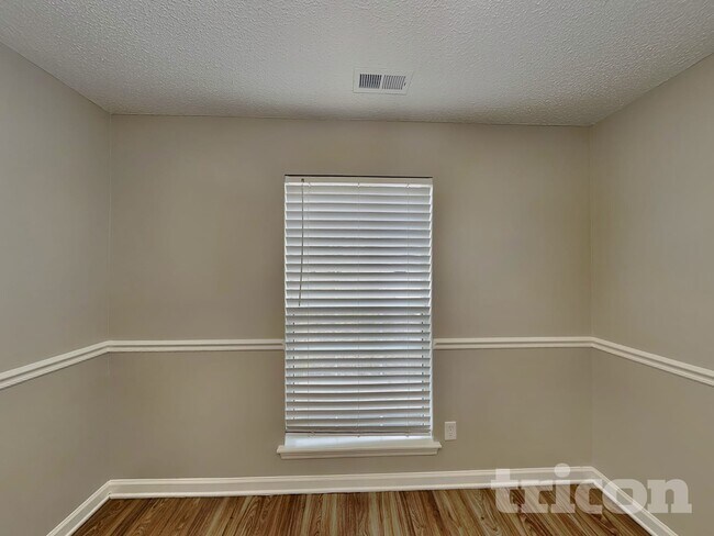 Foto del edificio - 10007 Northwoods Forest Dr