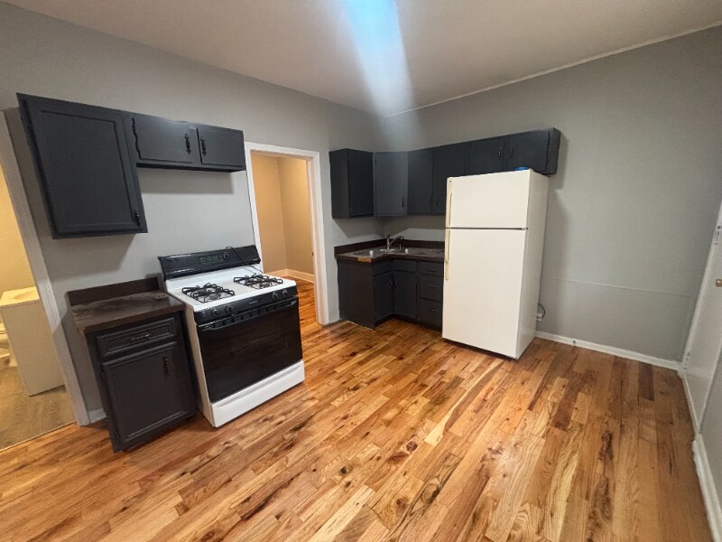 Foto principal - 3836-3838 S Sacramento Ave