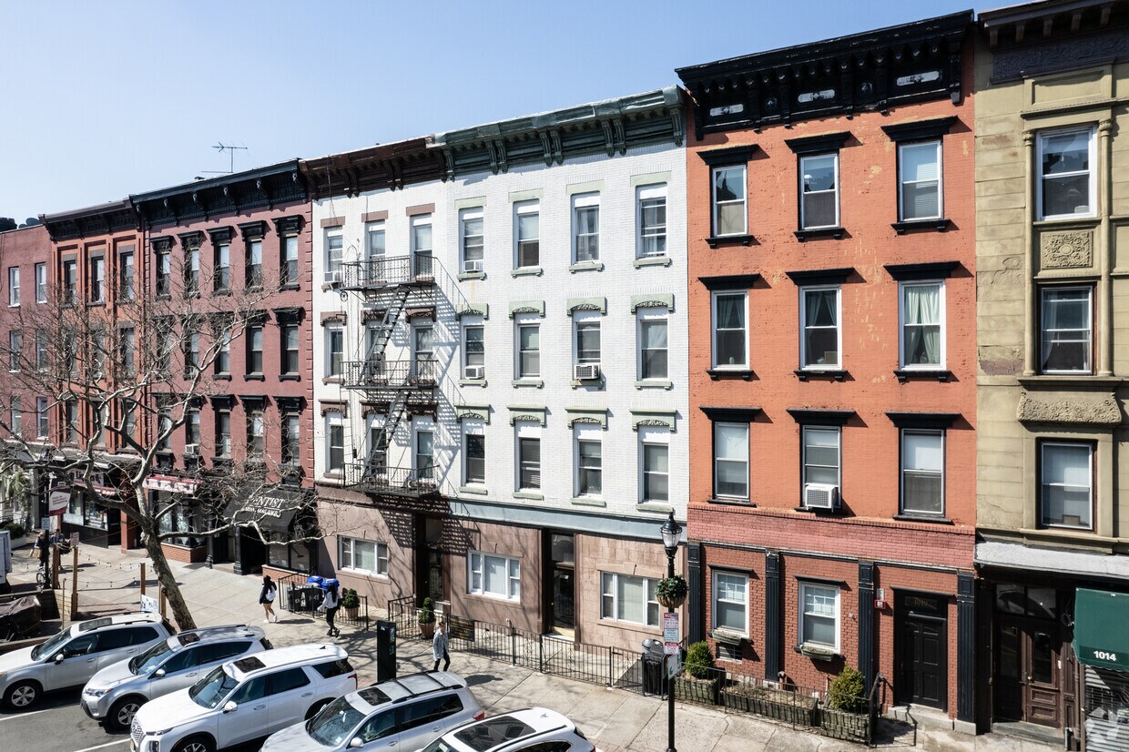 Primary Photo - 1010 Washington St