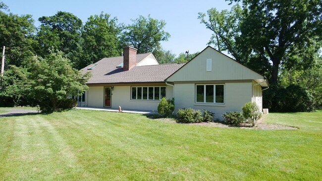 Foto del edificio - Beautiful Mid Century Modern 2 Story (plus...