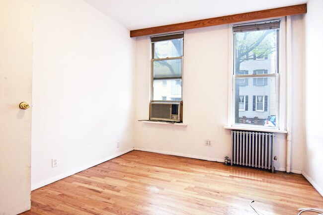 Foto del edificio - 178 Kingsland Ave