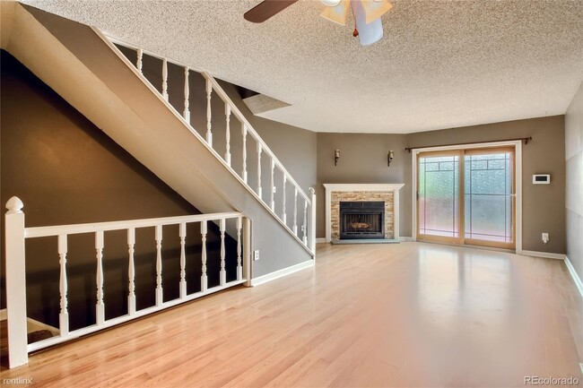 Foto del edificio - 3 br, 1.5 bath Townhome - Tall Pines