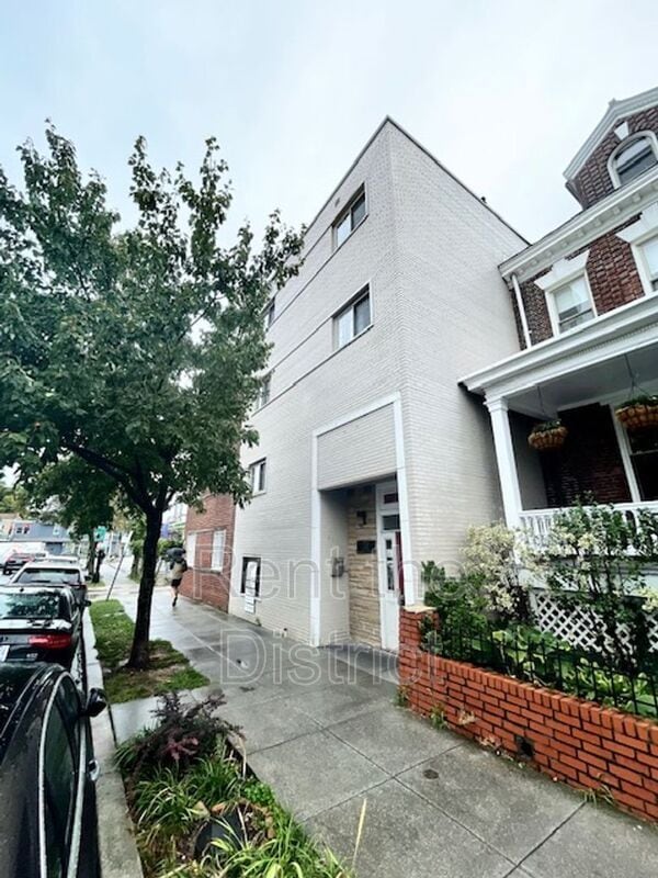 Building Photo - 718 Park Rd NW