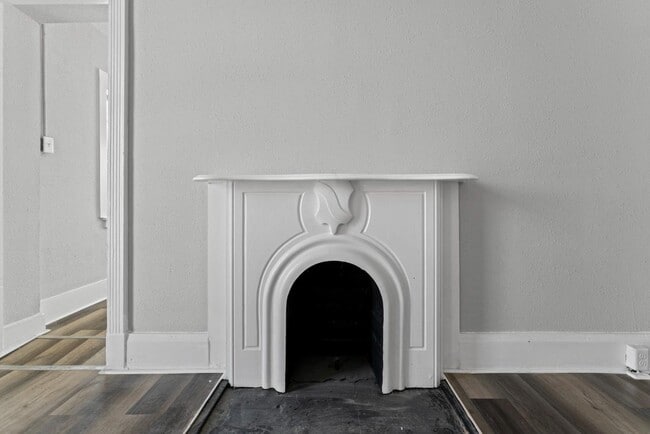 Building Photo - 621 E Main St