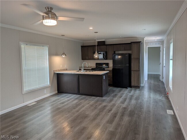 Foto del edificio - 230 Edgecliff Cir W