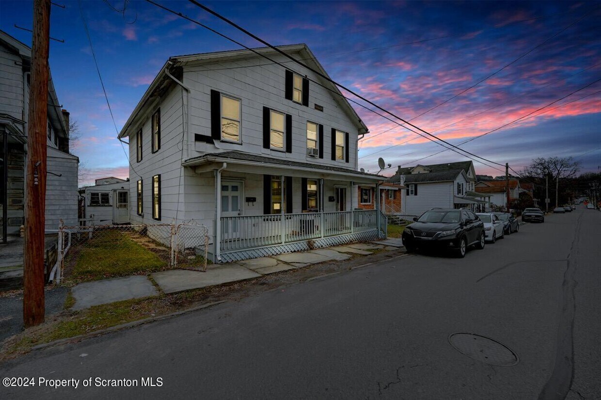 Primary Photo - 108 Mill St
