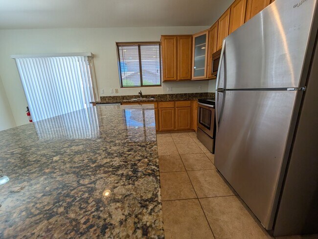 Building Photo - Community pool *Covered back patio with ex...