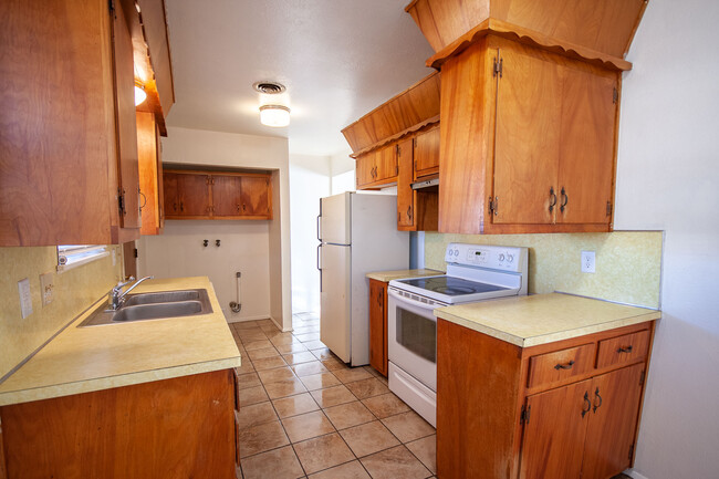 Kitchen - 908 W Plains Ave