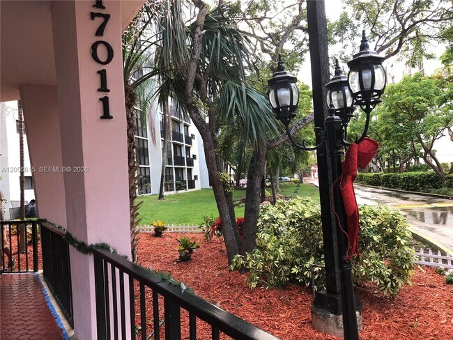 Building Photo - 17011 N Bay Rd