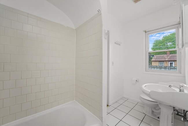 Building Photo - 516 N Alfred Ave