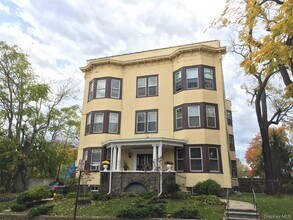 Building Photo - 26 Coligni Ave