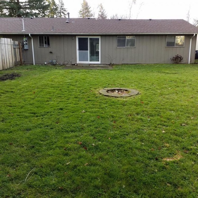 Foto del edificio - 650 NW East Thornton Lake Dr