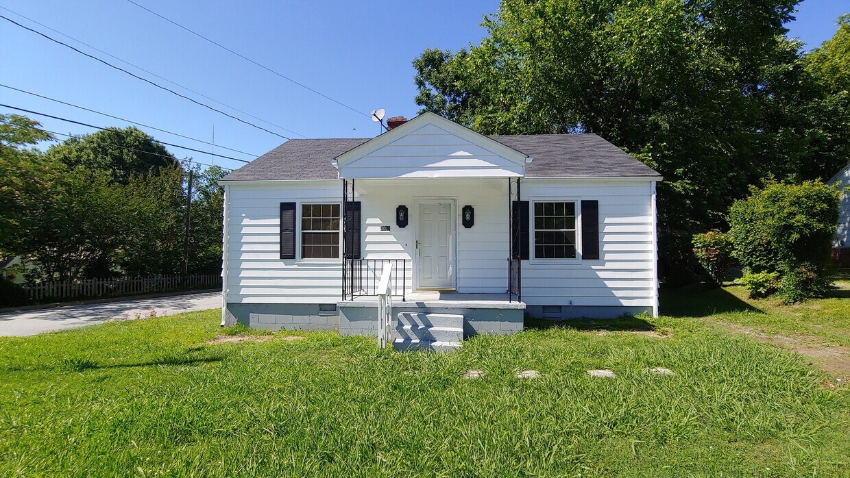 Primary Photo - Lovely Corner Lot 2 Bed, 1 Bath Home Now A...